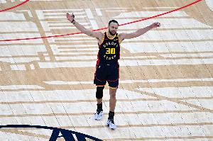 勇士具备冠军实力了吗？库里：这才第二场啊 兄弟